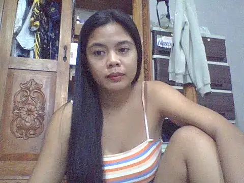 Snapshot of sweet_heaven00 chatting on February 21, 12:00 am sweet heaven00 online show from February 21, 12:00 am