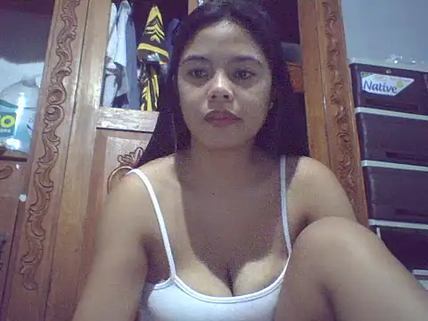 Snapshot of sweet_heaven00 chatting on February 22, 10:19 pm sweet heaven00 online show from February 22, 10:19 pm