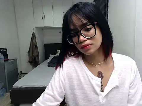 Snapshot of eattmebabyy chatting on April 25, 11:24 am eattmebabyy online show from April 25, 11:24 am