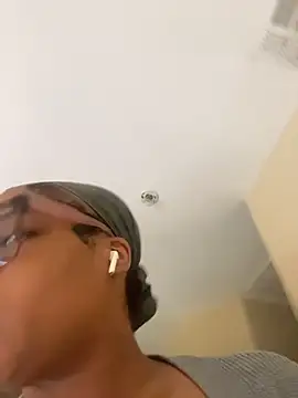 Snapshot of caramel__cremes chatting on November 5, 2:28 pm caramel cremes online show from November 5, 2:28 pm