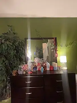 Snapshot of caramel__cremes chatting on November 16, 1:44 am caramel cremes online show from November 16, 1:44 am