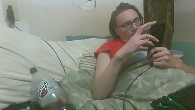 Snapshot of dandonn chatting on May 12, 4:31 am dandonn online show from May 12, 4:31 am