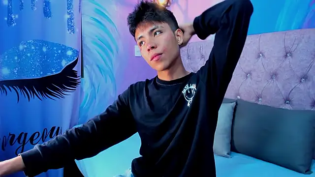 MaxiWildd online show from March 11, 1:06 pm