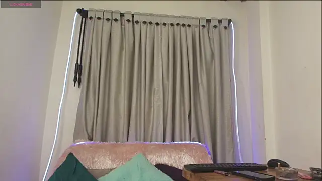 Snapshot of arii_escobar chatting on June 3, 6:35 pm arii escobar online show from June 3, 6:35 pm