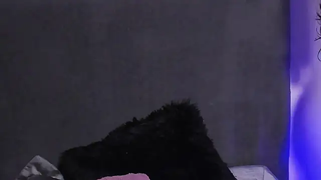 saramikaelson online show from March 6, 12:07 am