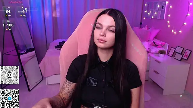 Michela Fruet online show from May 5, 1:02 am