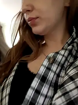 Snapshot of Lissa213 chatting on October 24, 10:11 am Lissa213 online show from October 24, 10:11 am