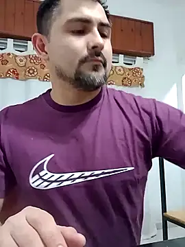 Bradd 32 online show from June 11, 2:22 am