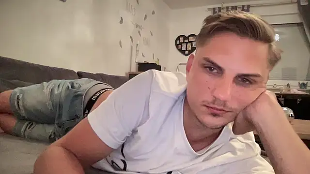 Snapshot of Sweetbooy90 chatting on June 3, 5:40 pm Sweetbooy90 online show from June 3, 5:40 pm