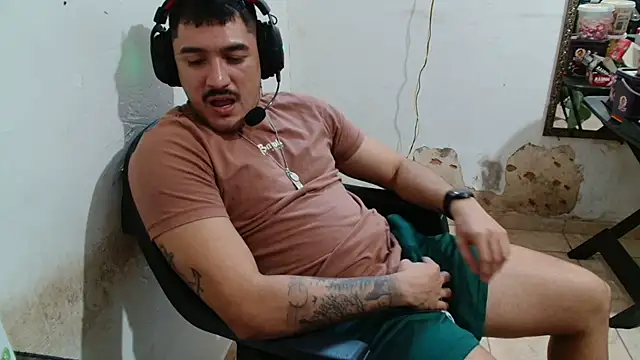 Snapshot of Leonino231 chatting on September 16, 2:18 pm Leonino231 online show from September 16, 2:18 pm