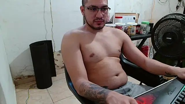 Snapshot of Leonino231 chatting on October 1, 4:35 pm Leonino231 online show from October 1, 4:35 pm