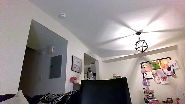 Snapshot of thedevinemama chatting on May 23, 3:12 am thedevinemama online show from May 23, 3:12 am