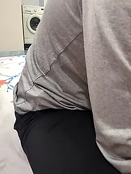 Snapshot of opna8 chatting on February 15, 1:13 am opna8 online show from February 15, 1:13 am