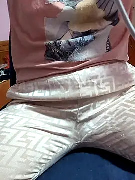 Snapshot of opna8 chatting on February 16, 3:30 pm opna8 online show from February 16, 3:30 pm