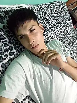 frankitocam4 online show from December 1, 7:30 pm