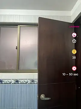 Snapshot of lucy_grey25 chatting on May 20, 9:43 pm lucy grey25 online show from May 20, 9:43 pm
