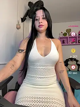 Snapshot of lucy_grey25 chatting on June 10, 8:08 pm lucy grey25 online show from June 10, 8:08 pm