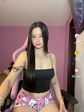 Snapshot of lucy_grey25 chatting on June 21, 3:36 pm lucy grey25 online show from June 21, 3:36 pm