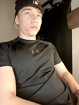 Snapshot of Logan_sixxer chatting on September 21, 10:55 pm Logan sixxer online show from September 21, 10:55 pm