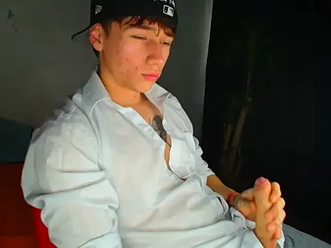 Snapshot of Logan_sixxer chatting on October 11, 7:45 pm Logan sixxer online show from October 11, 7:45 pm