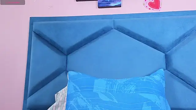 Snapshot of BellaaRossy chatting on May 27, 1:57 am BellaaRossy online show from May 27, 1:57 am