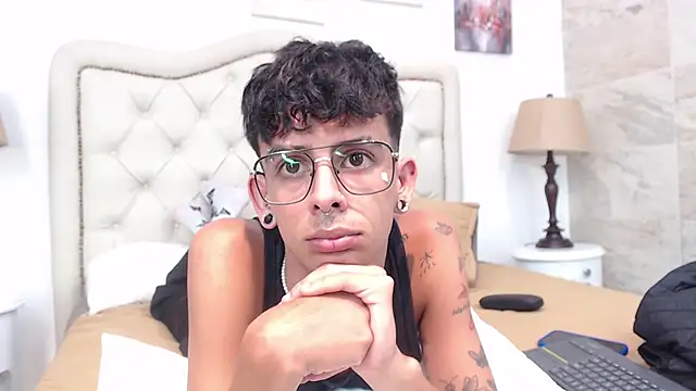 Ibratxandy online show from April 1, 1:41 pm