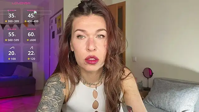 Snapshot of ReginaFoXXXy chatting on June 9, 11:22 am ReginaFoXXXy online show from June 9, 11:22 am