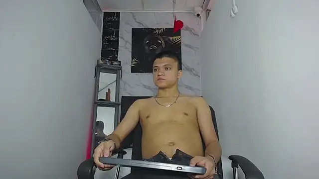 Snapshot of aly_n_sebas chatting on September 18, 7:49 pm aly n sebas online show from September 18, 7:49 pm