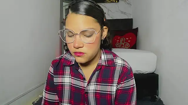 Snapshot of aly_n_sebas chatting on October 4, 11:52 am aly n sebas online show from October 4, 11:52 am