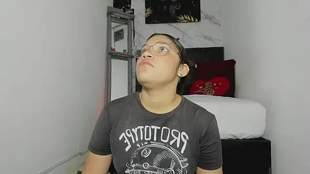 Snapshot of aly_n_sebas chatting on October 5, 12:14 pm aly n sebas online show from October 5, 12:14 pm