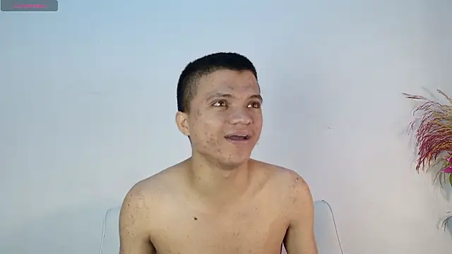 Snapshot of aly_n_sebas chatting on February 25, 3:05 am aly n sebas online show from February 25, 3:05 am