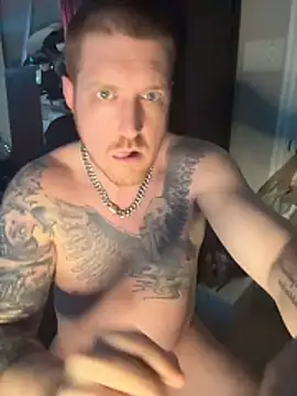 Snapshot of CloudyKingG chatting on April 22, 10:55 pm CloudyKingG online show from April 22, 10:55 pm
