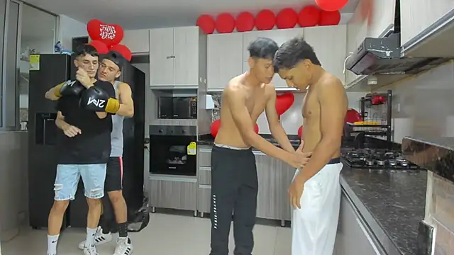 Snapshot of Crazymen_hot chatting on September 21, 11:17 pm Crazymen hot online show from September 21, 11:17 pm