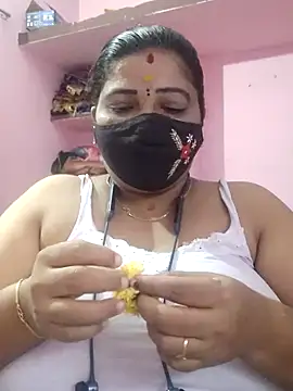 Snapshot of lathikaqueentamil chatting on October 12, 5:06 am lathikaqueentamil online show from October 12, 5:06 am