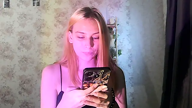 ClaireLaSweet online show from October 4, 3:48 am