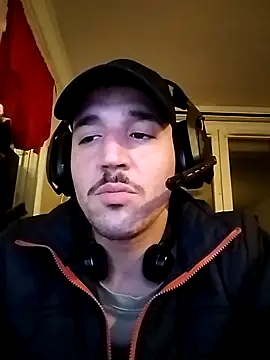 Snapshot of JuicyBigcock@xh chatting on March 3, 10:04 pm JuicyBigcockxh online show from March 3, 10:04 pm