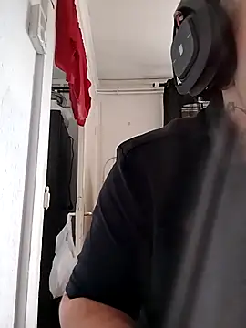 Snapshot of JuicyBigcock@xh chatting on May 15, 1:29 pm JuicyBigcockxh online show from May 15, 1:29 pm