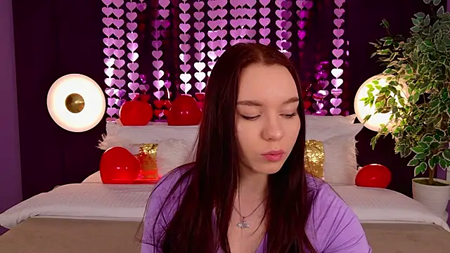 NoraHaynes online show from February 9, 3:10 am