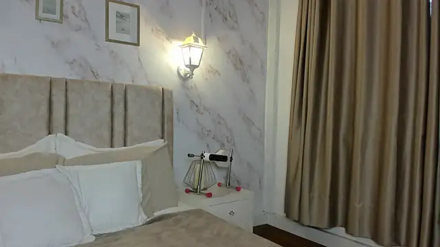 Snapshot of Paula_And chatting on July 28, 11:17 am Paula And online show from July 28, 11:17 am