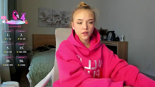 Snapshot of flooora_0 chatting on May 7, 1:55 am flooora 0 online show from May 7, 1:55 am