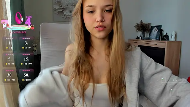Snapshot of flooora_0 chatting on May 9, 2:28 am flooora 0 online show from May 9, 2:28 am
