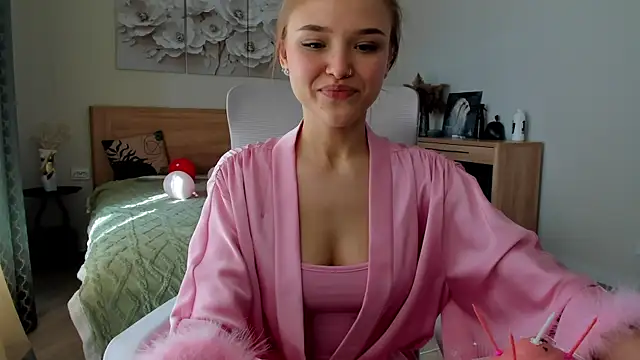 Snapshot of flooora_0 chatting on May 12, 1:25 am flooora 0 online show from May 12, 1:25 am