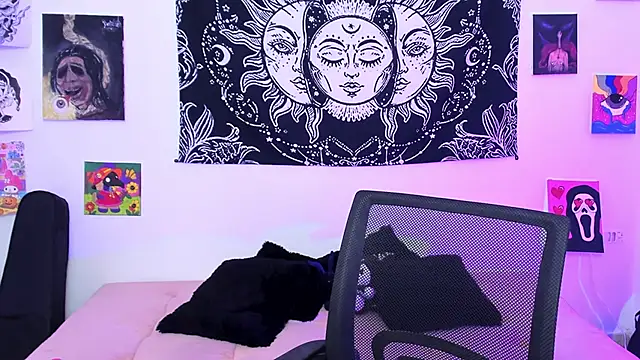 Snapshot of Rose_72 chatting on June 3, 7:19 pm Rose 72 online show from June 3, 7:19 pm