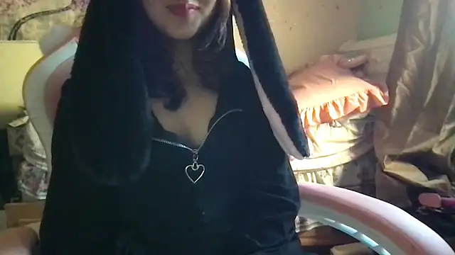 Snapshot of nekowaifuuu chatting on October 5, 1:53 pm nekowaifuuu online show from October 5, 1:53 pm