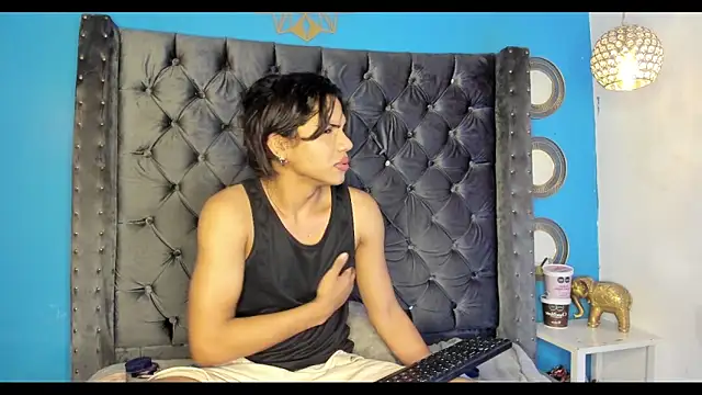 Snapshot of bxby_dolls chatting on September 26, 5:33 am bxby dolls online show from September 26, 5:33 am