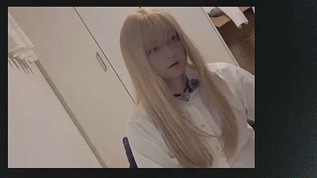 Snapshot of Mia032 chatting on November 15, 2:24 pm Mia032 online show from November 15, 2:24 pm