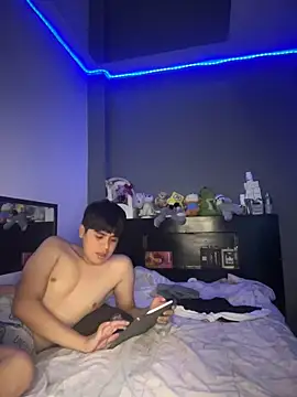 Snapshot of Kailertwink chatting on June 3, 12:46 am Kailertwink online show from June 3, 12:46 am
