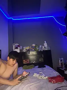Snapshot of Kailertwink chatting on June 7, 6:44 pm Kailertwink online show from June 7, 6:44 pm