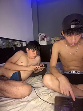 Snapshot of Kailertwink chatting on June 9, 12:55 am Kailertwink online show from June 9, 12:55 am