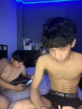 Snapshot of Kailertwink chatting on June 10, 9:14 pm Kailertwink online show from June 10, 9:14 pm